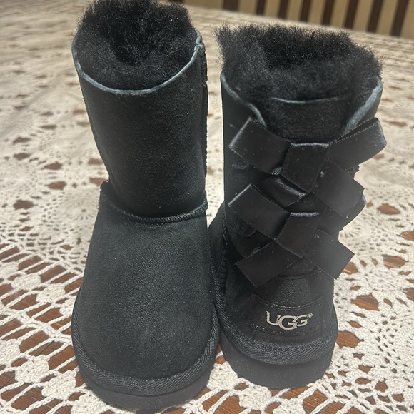 Brand New UGG Bailey Bows Toddlers - Picture 2 of 3